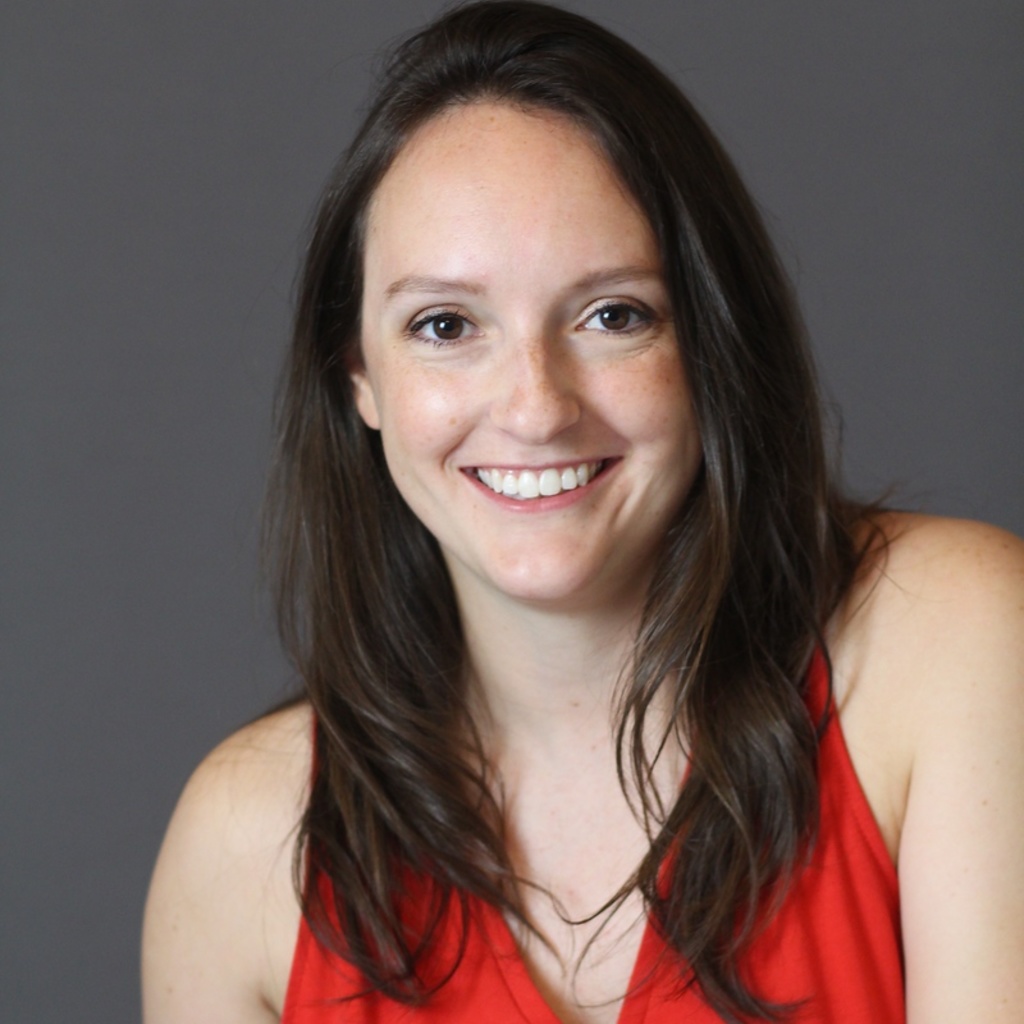 Lauren Linder smiling headshot