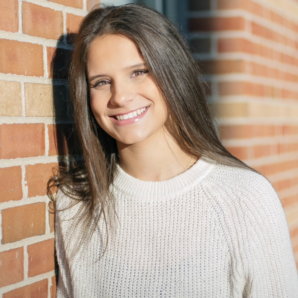 Emma Bach Headshot